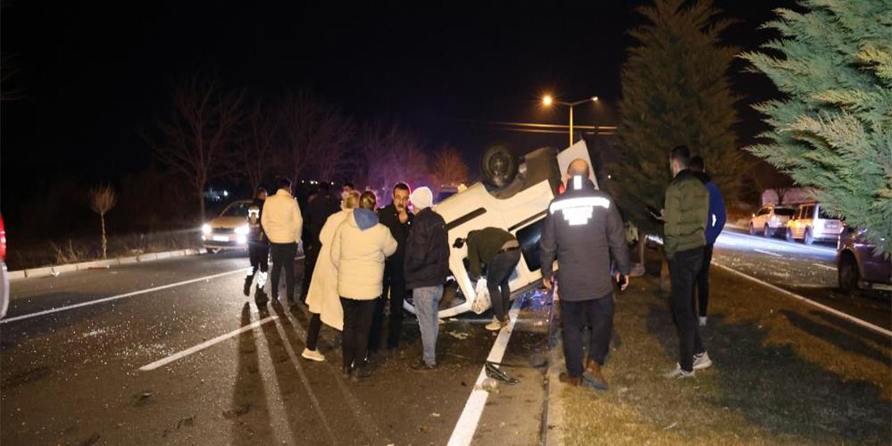 Tırın çarptığı ticari araç takla attı, 2 kişi yaralandı