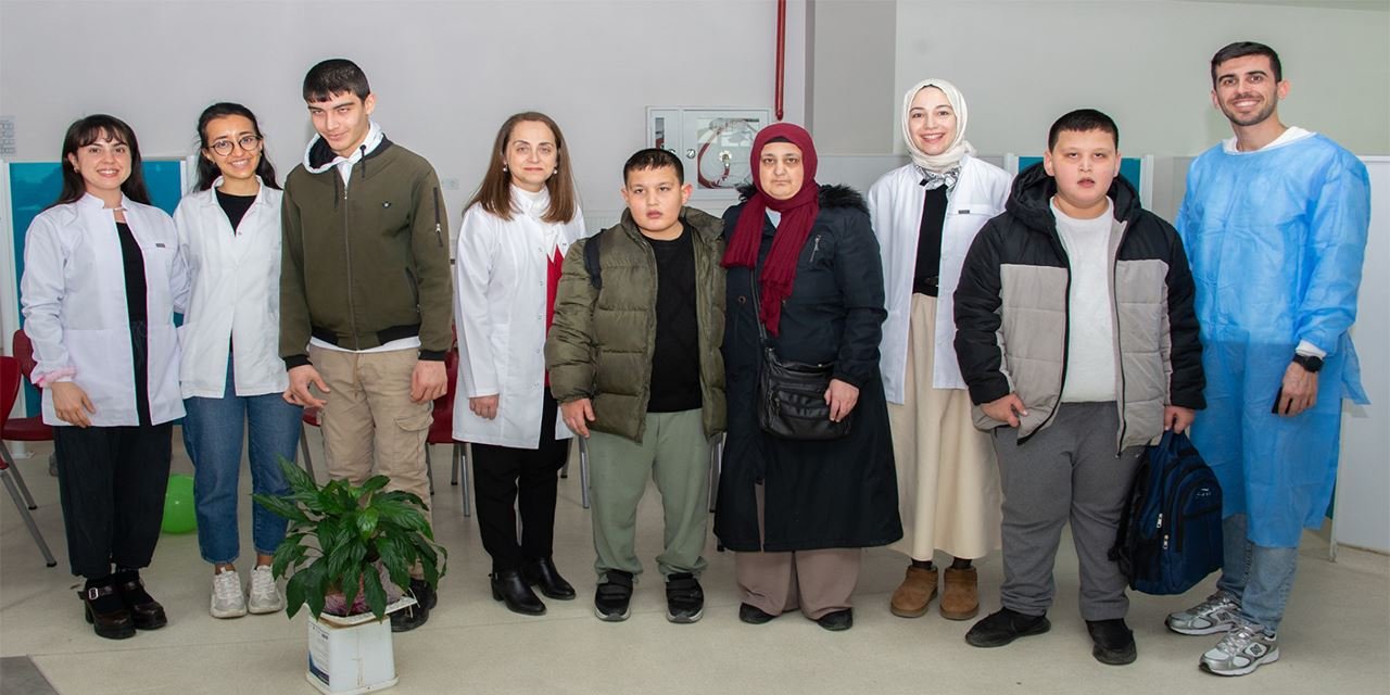 Selçuk Üniversitesi'nde özel gereksinimli çocuklara diş tedavisi imkanı