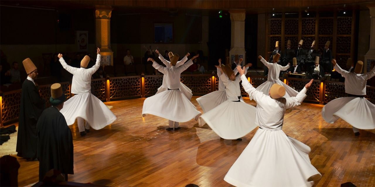 Konya'da turistlere sema ile büyüleyici bir gece