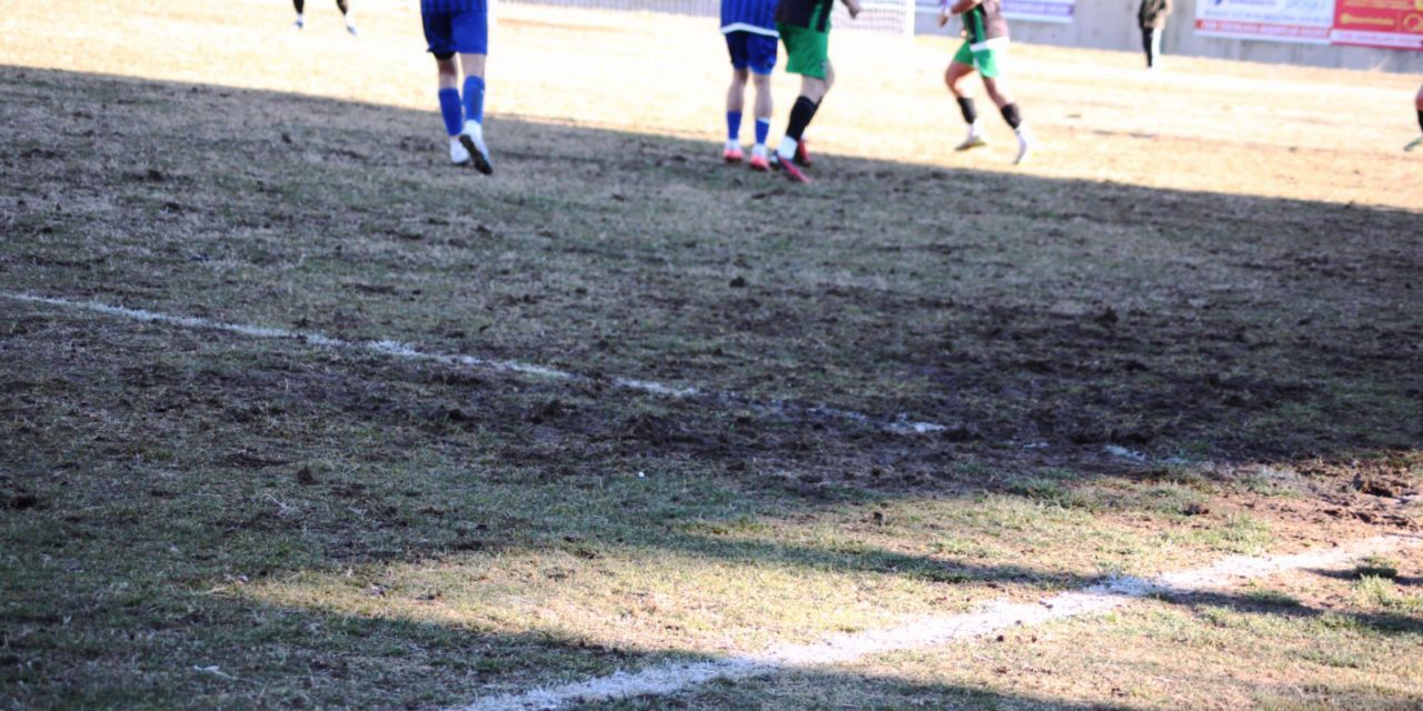 Beyşehir’in çamur dolu sahası futbolun ruhuna yakışmadı