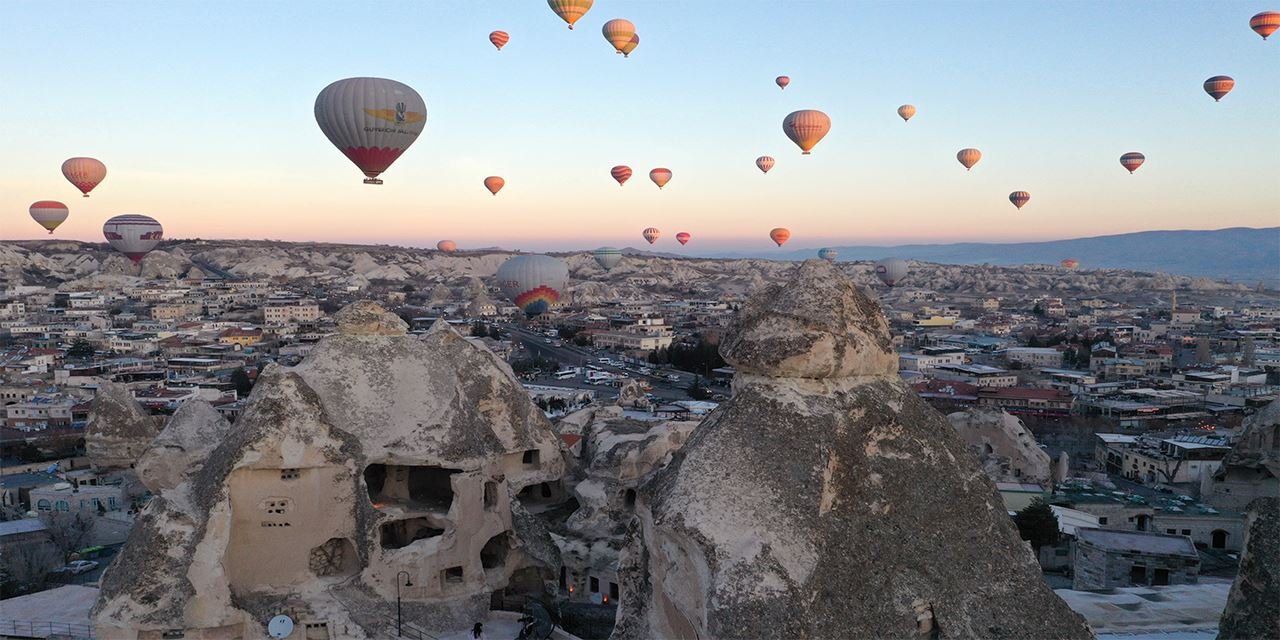 Kapadokya'da sıcak hava balonuyla yolculukta yeni rekor!