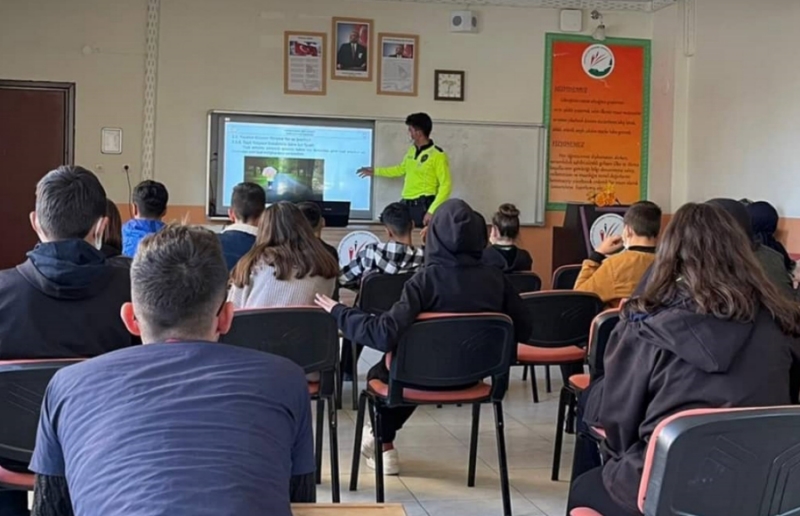 Öğrencilere trafik eğitim semineri verildi