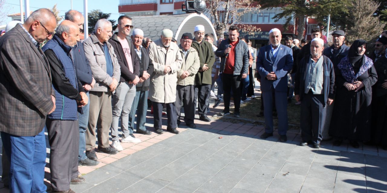 Sarayönü’nden umre kafilesi dualarla uğurlandı