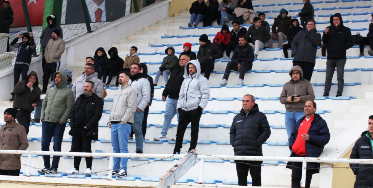 Sarayönüspor taraftarı takımlarını yalnız bırakmadı