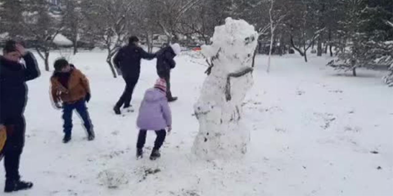 Çocuklar kartopuyla neşeye doydu