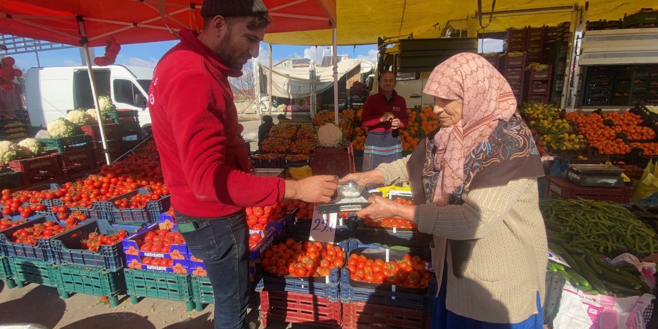 Azmiyle ve çalışkanlığıyla gençlere örnek oluyor