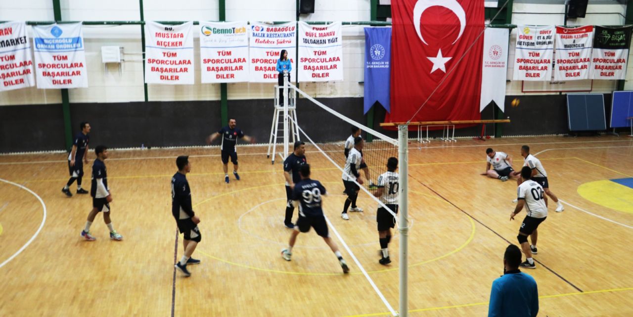 Voleybolda erken final: Esnaf Odası- Esnaf Kefalet Efeler