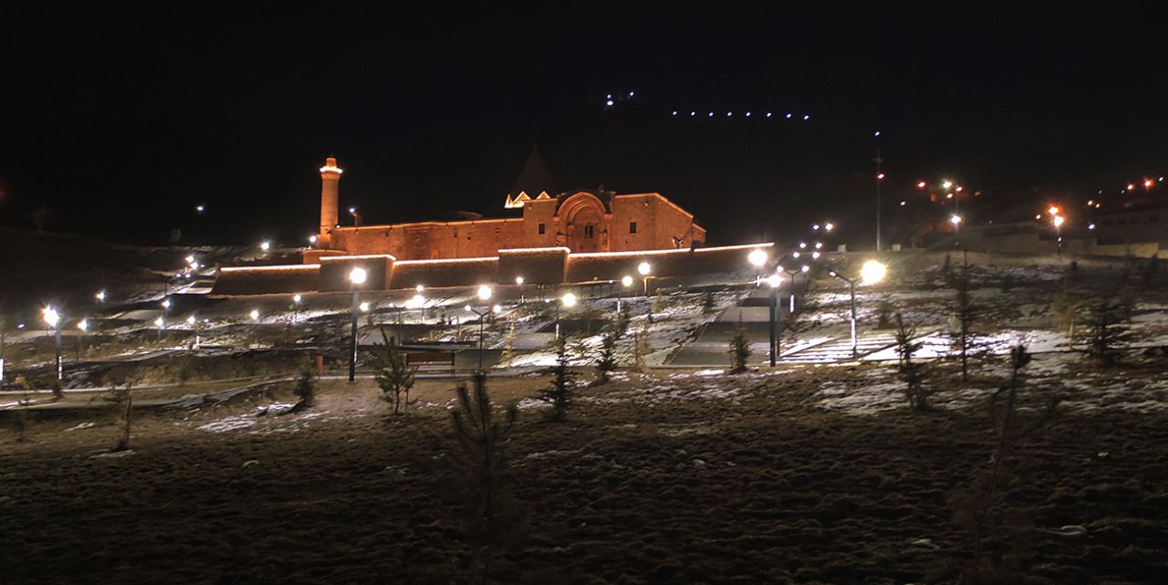 Anadolu'nun El Hamrası Ulu Camii’nde 10 yıl sonra ilk teravih