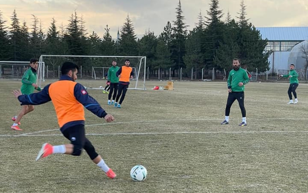 Sarayönü Belediyespor, Antalya’da kampa girdi