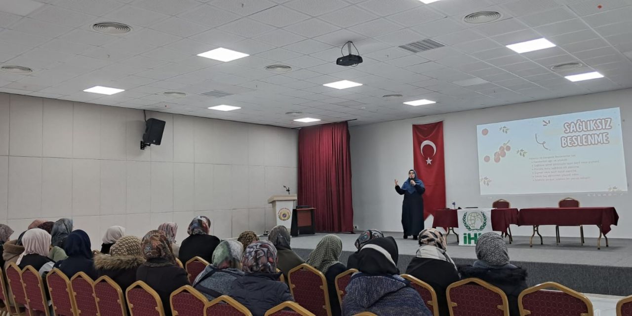 İHH Sarayönü sağlıklı beslenme semineri düzenlendi