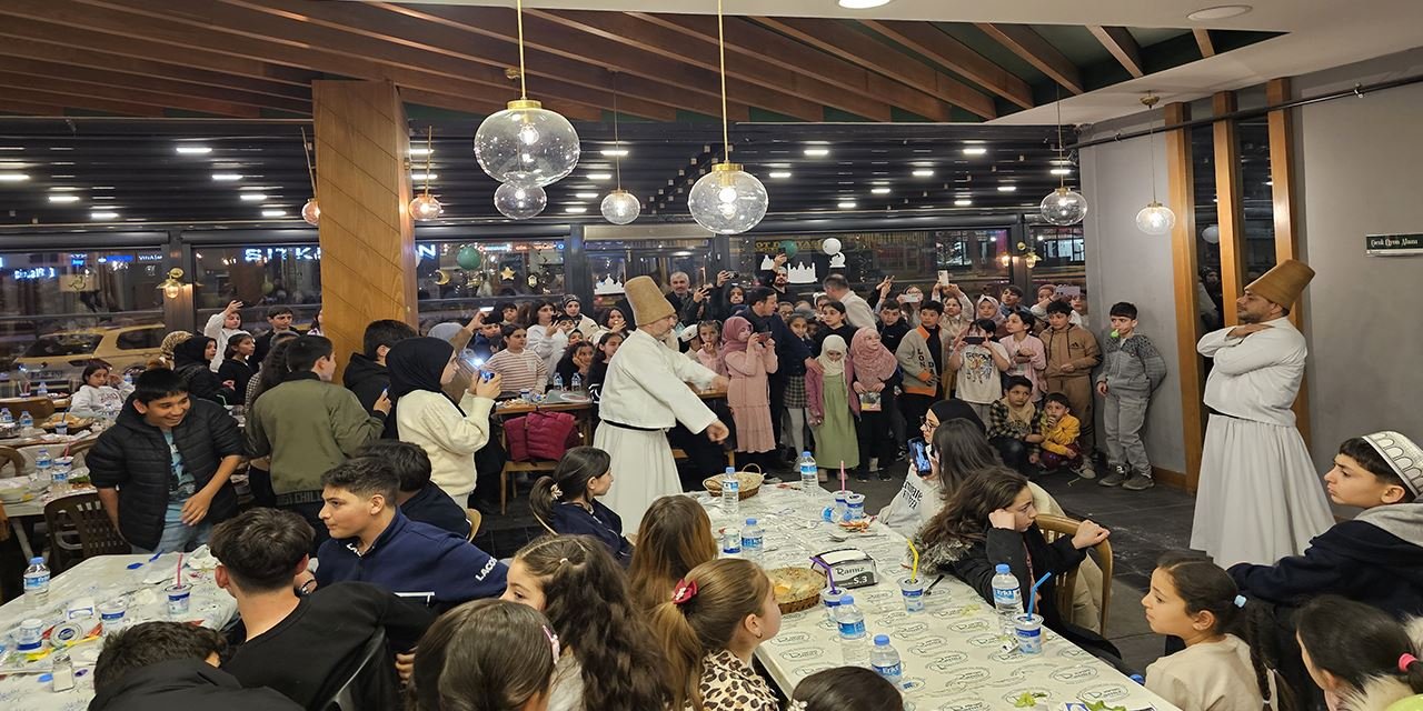 Kulu'da çocuklar hayırseverlerle iftar sofrasında buluşuyor