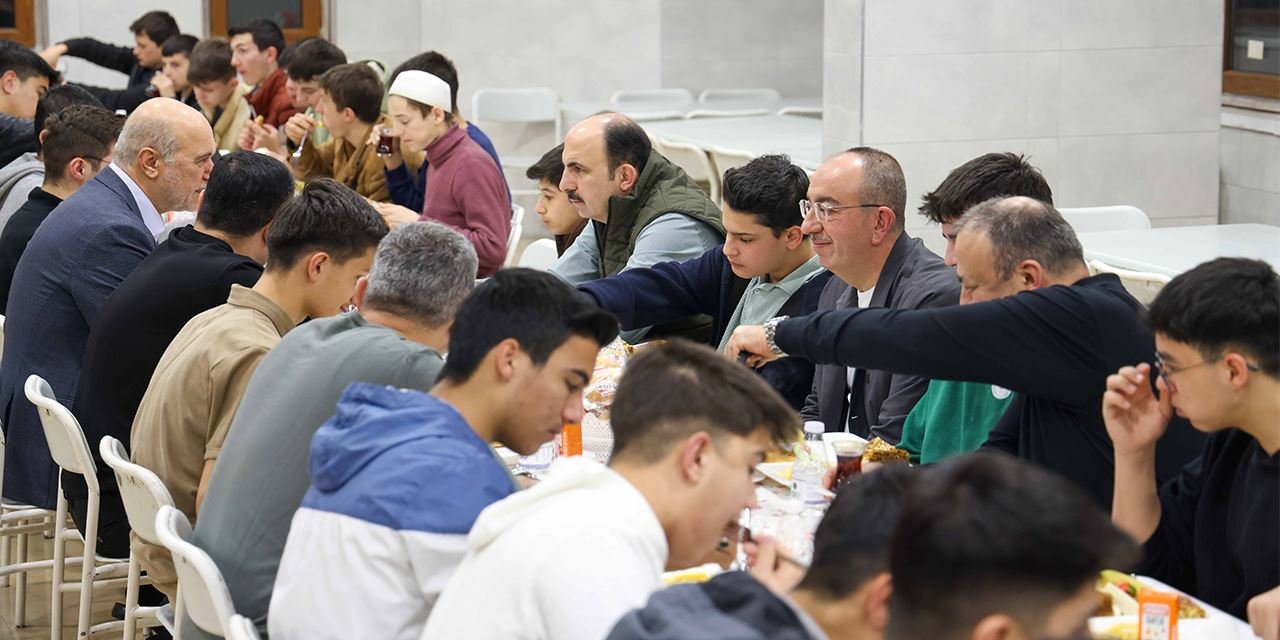 Başkanlar, sahurda hafız adaylarıyla buluştu