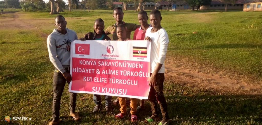 Türkoğlu Ailesi Afrika’da su kuyusunu açtırdı