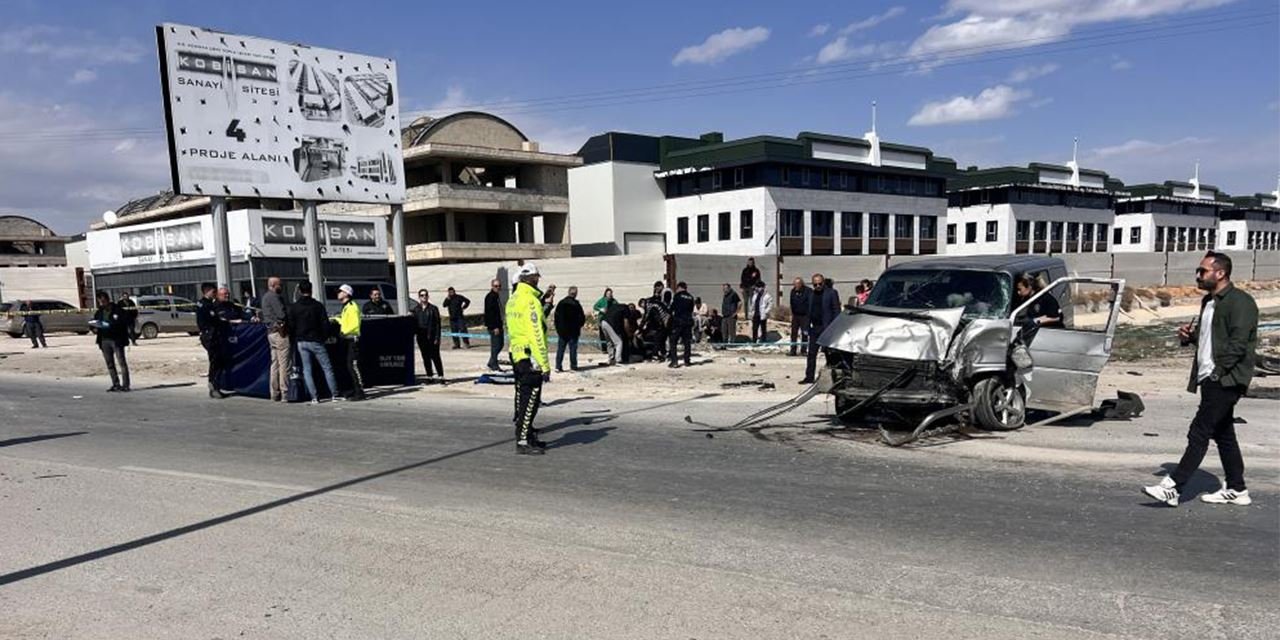 Konya'da minibüs ile tır çarpıştı: Feci kazada 1 ölü, 5 yaralı