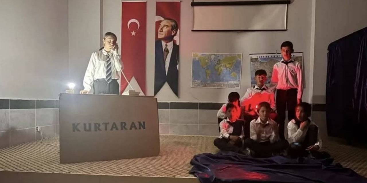 Yunak'ta "Çanakkale'nin Son Kahramanları" tiyatro gösterisi yapıldı