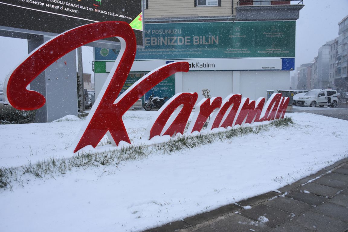 Karaman beyaza büründü: Sürücülere buzlanma uyarısı