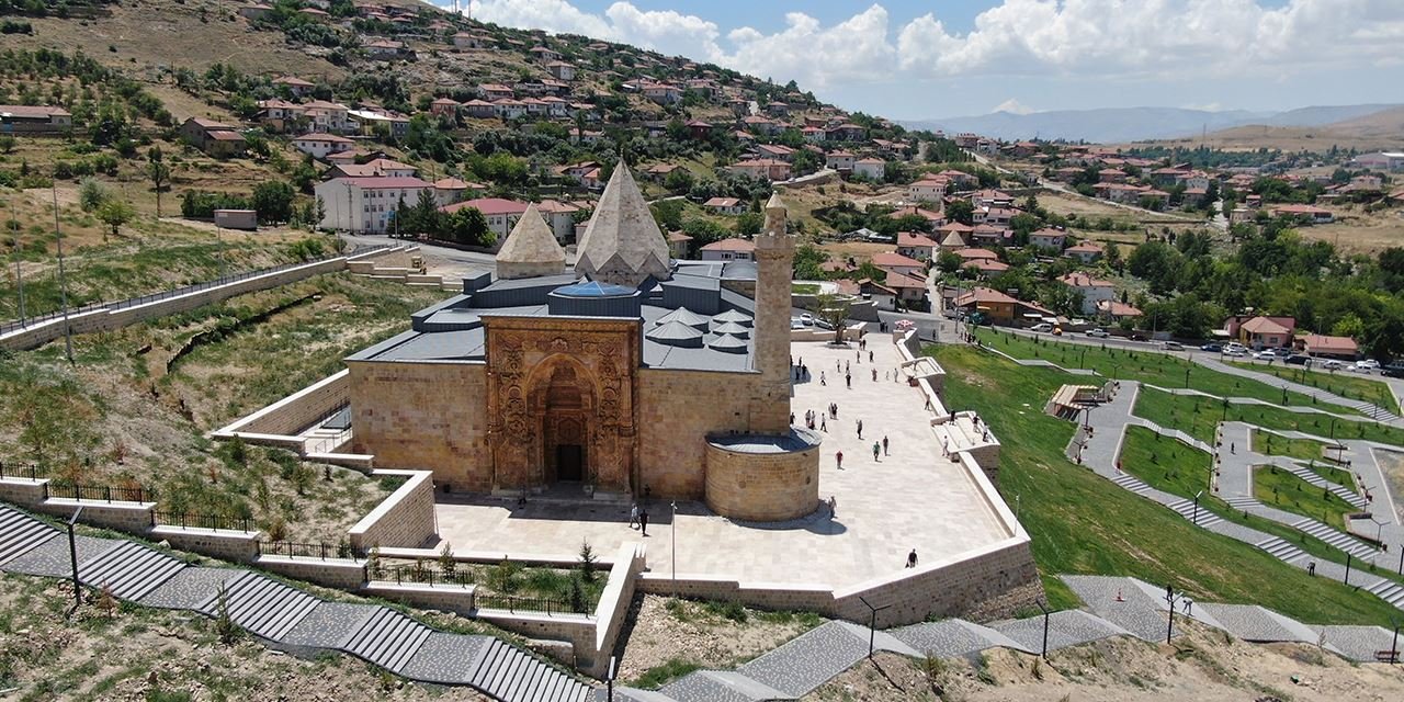 Selçuklu’nun izleri ahşap ve bakıra nakşediliyor