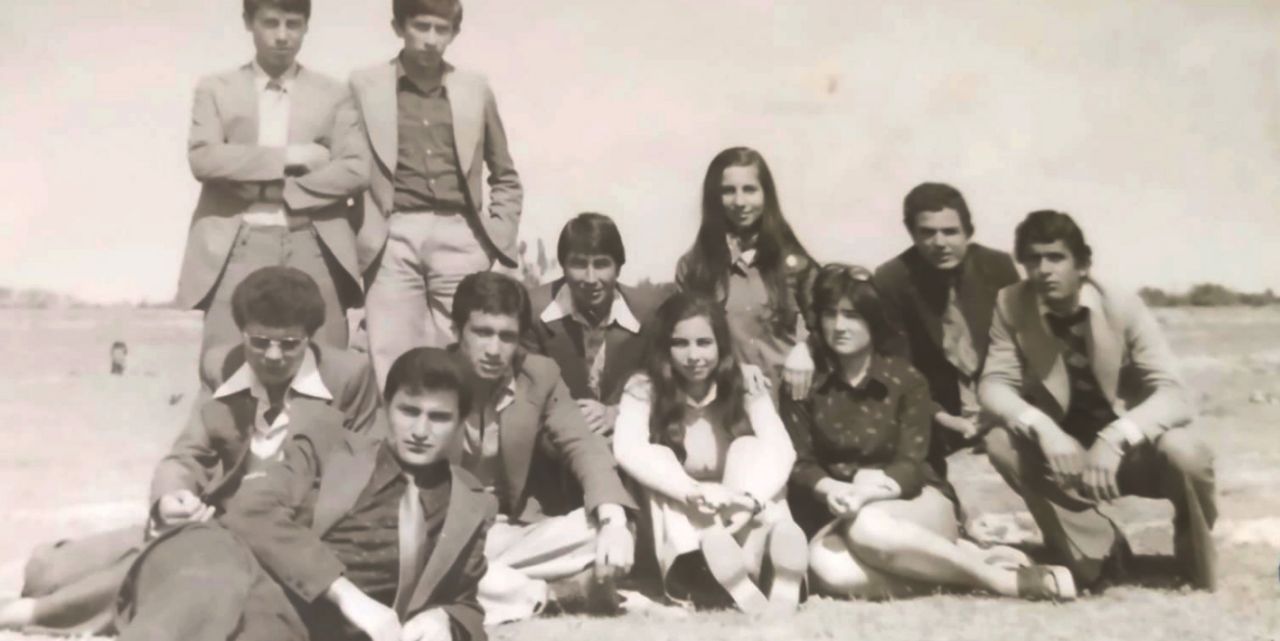 Sarayönü Lisesi ilk mezunlarının bir grup