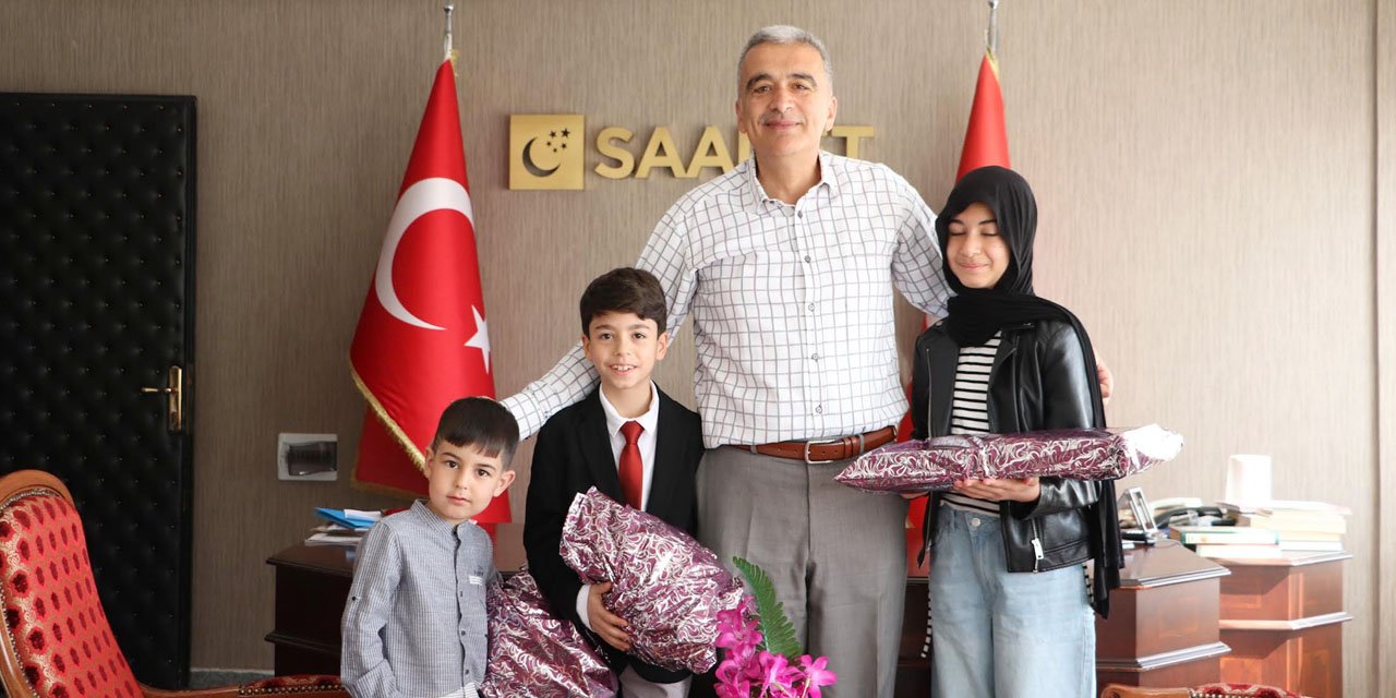 Siyasette çocuk izi! Başkan Demirel koltuğunu çocuklara devretti