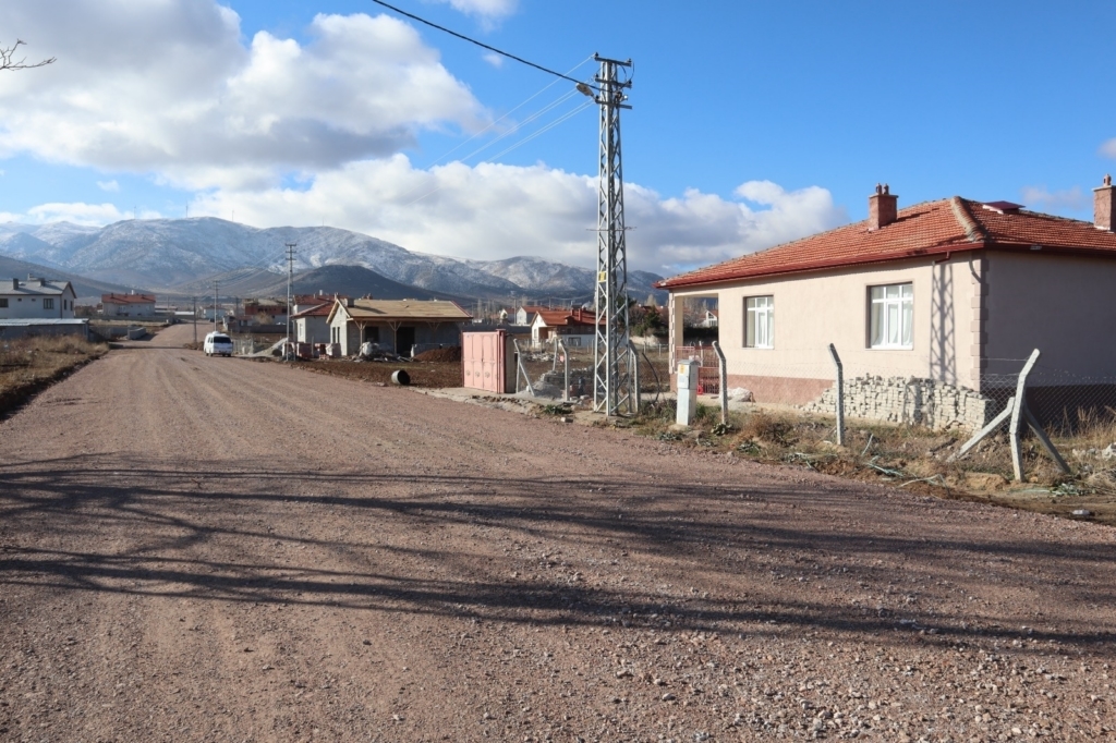 Sarayönü Belediyesi 100 bin metrekare yol yaptı