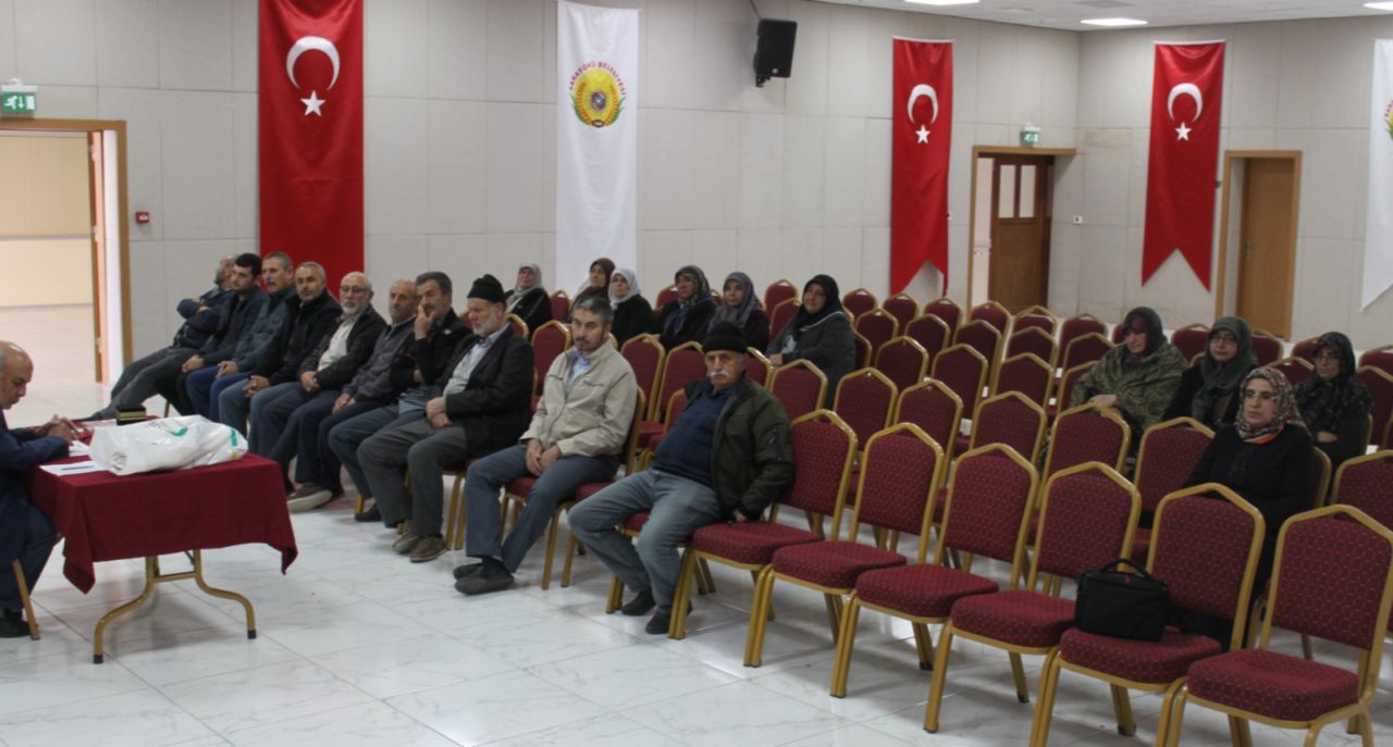 Sarayönü’nde hacı adaylarına yönelik eğitim semineri verildi