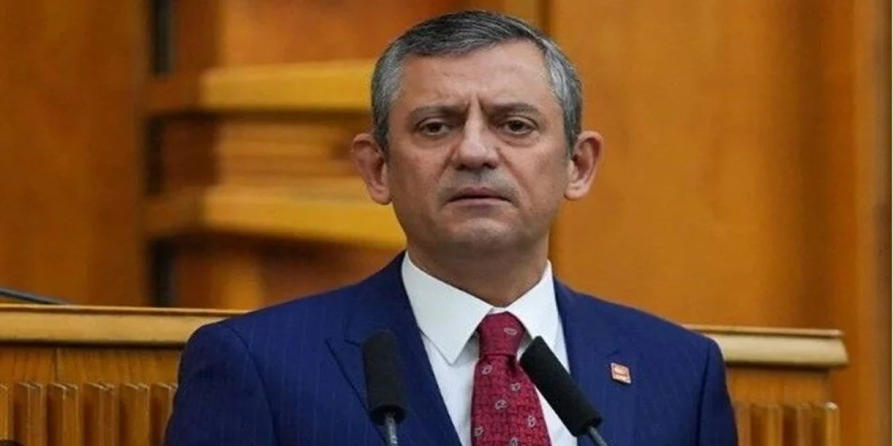Özgür Özel’e AKM çıkışında saldırı!