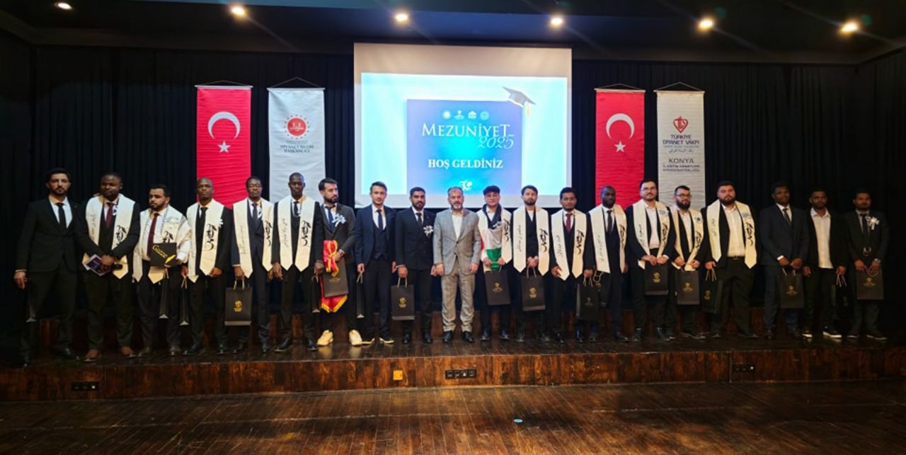 Diyanet Vakfı'nın bursuyla okuyan öğrenciler mezun oldu