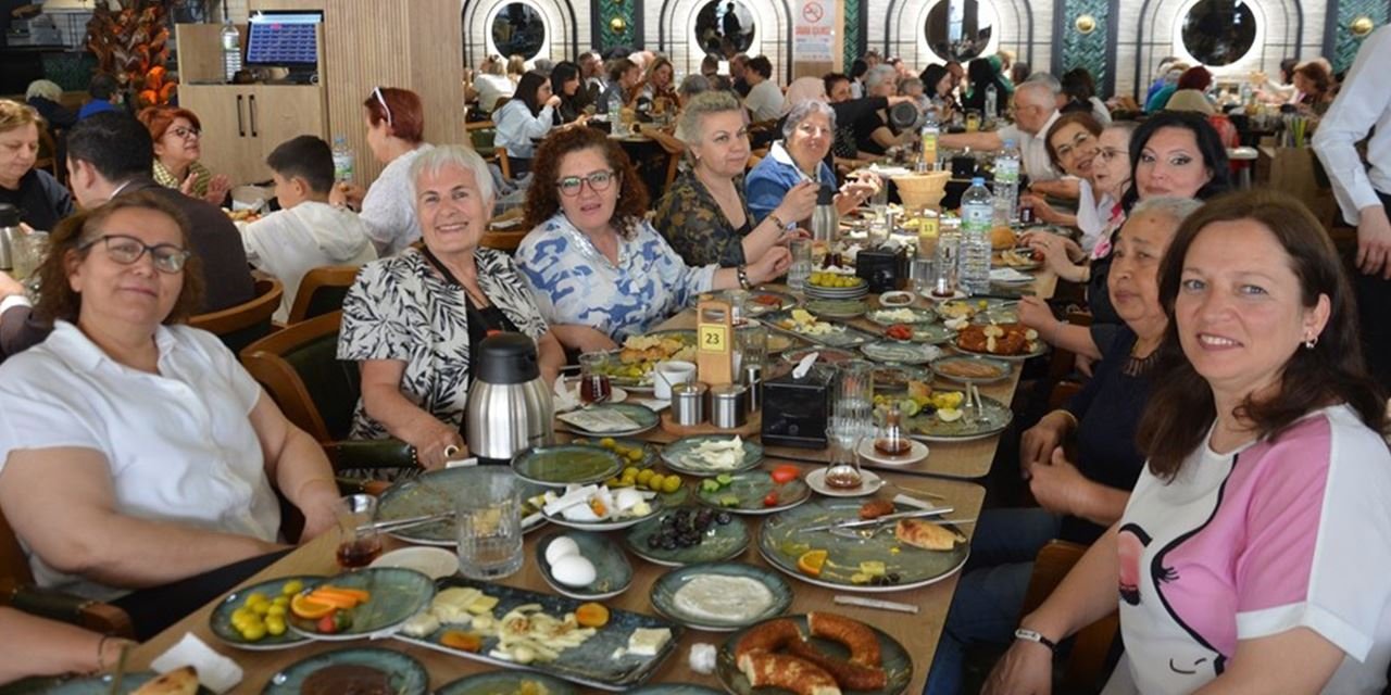 Anneler Günü’nde CHP'den gönüllere dokunan etkinlik