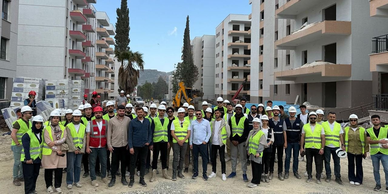 KTÜN öğrencileri deprem bölgesinde sahaya indi