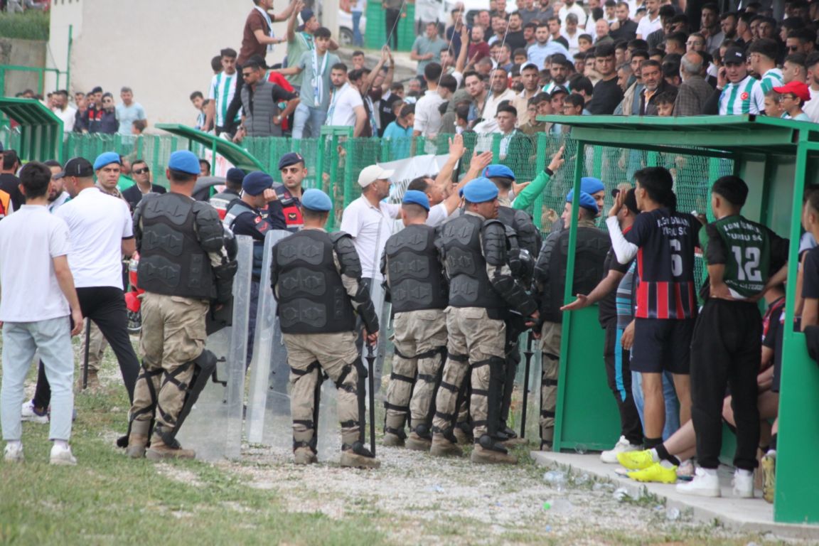 Barışhan’ın hareketiyle Ladik tribünlerinde gerginlik oldu