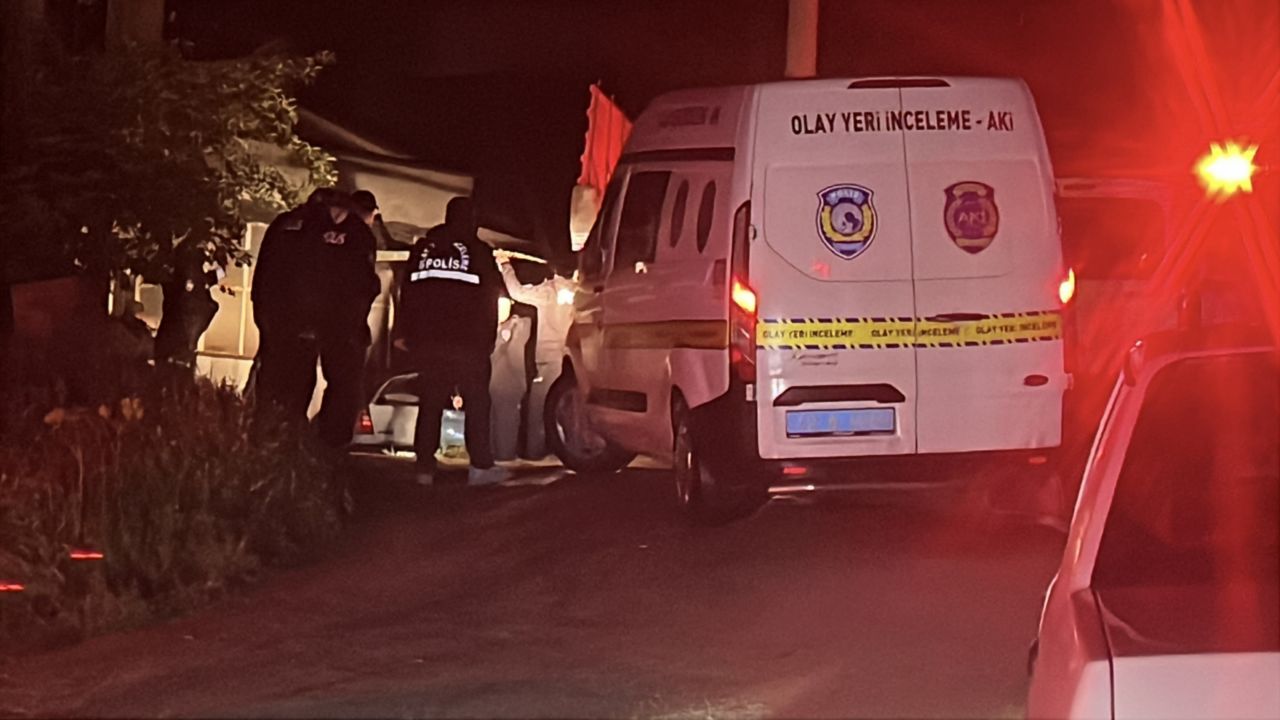 Yaşlı çift yangında feci şekilde can verdi