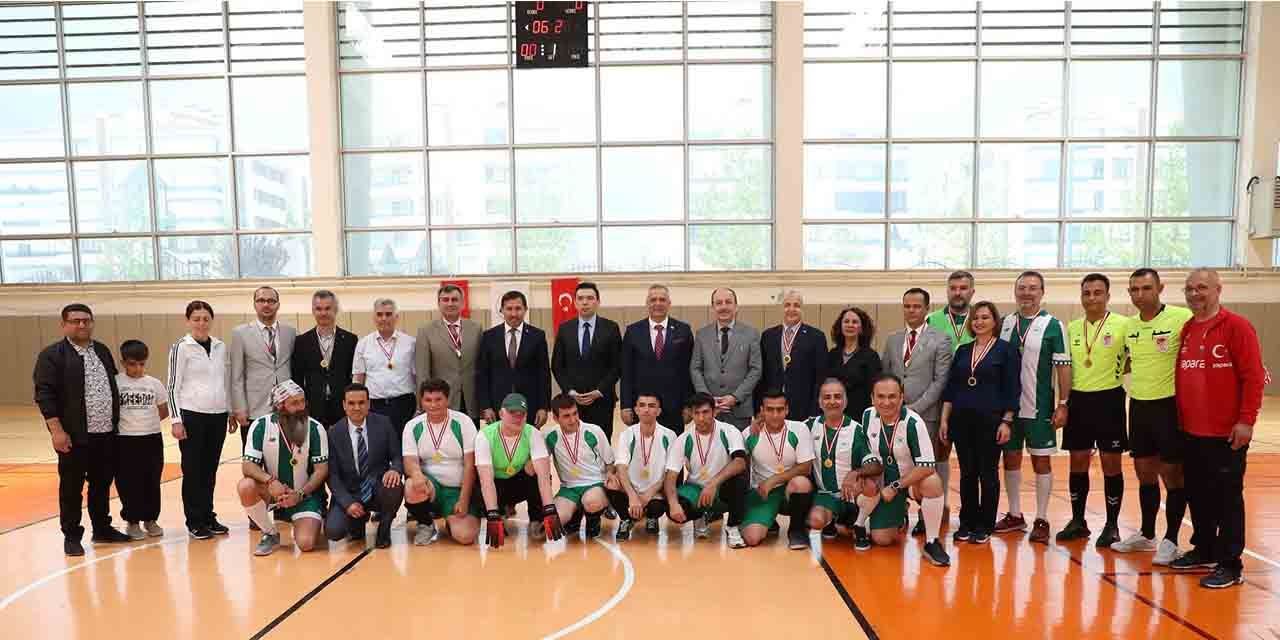 Karatay’da futsal sahasında kalpleri birleştiren maç