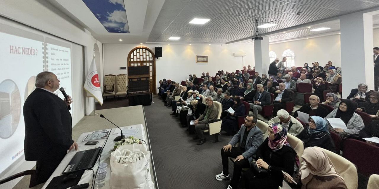 Hac kafilesine eğitim semineri