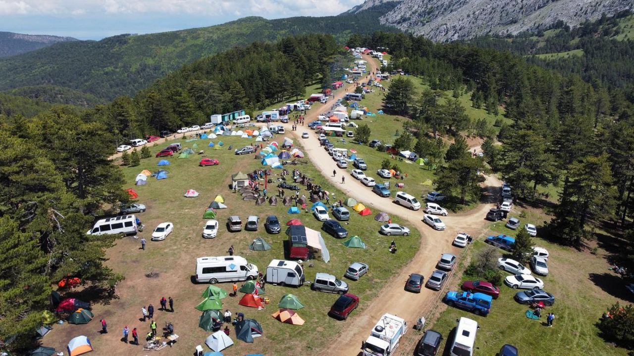 Dedegöl Dağı'nın zirvesinde şenlik var