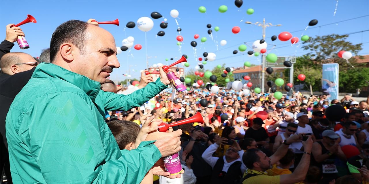 37 ülkeden binlerce sporcu tarihi sokaklarda koştu