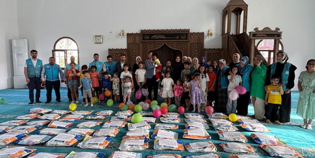 Konya'dan giden yardımlar Hatay'da yetimleri sevindirdi