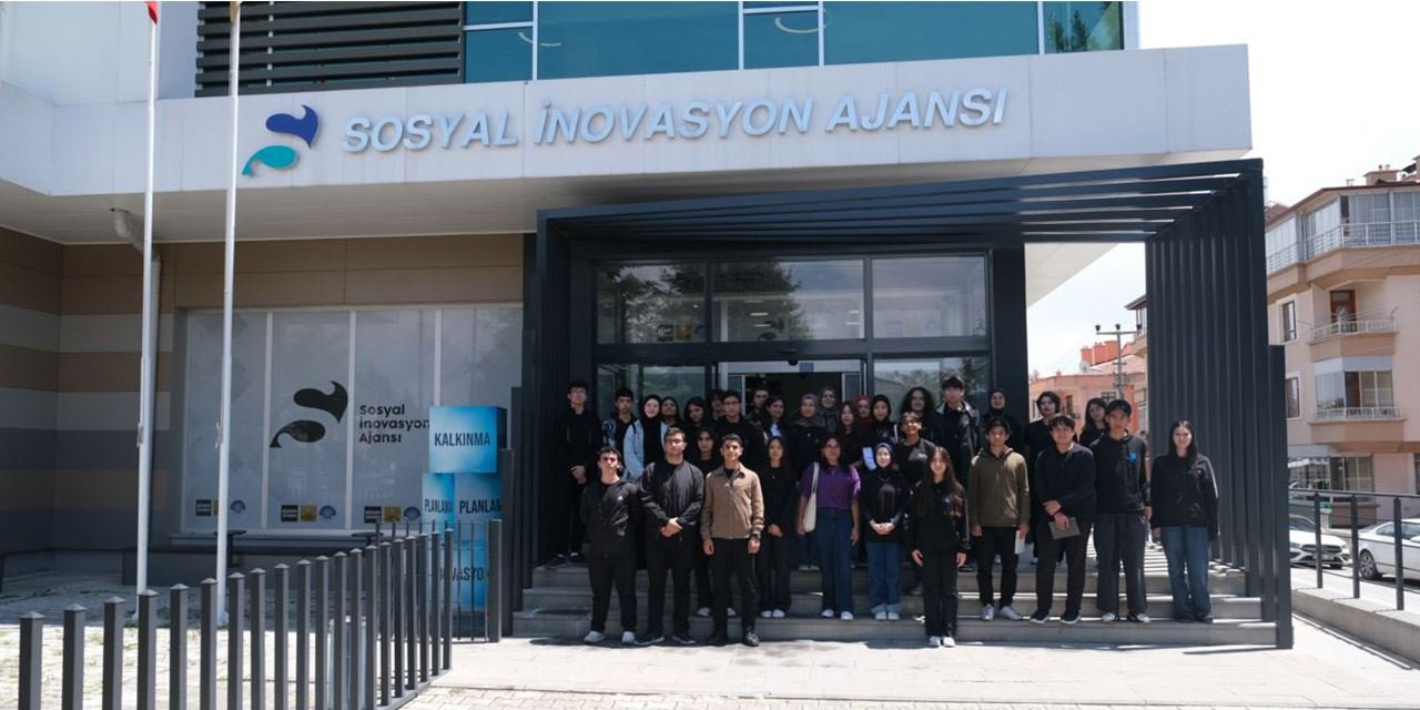 Liseliler toplumu dönüştürüyor: Sosyal inovasyon sınıfa girdi
