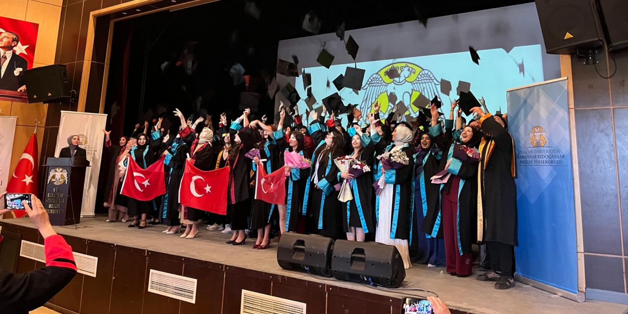 Karapınar'da üniversite öğrencileri kep attı
