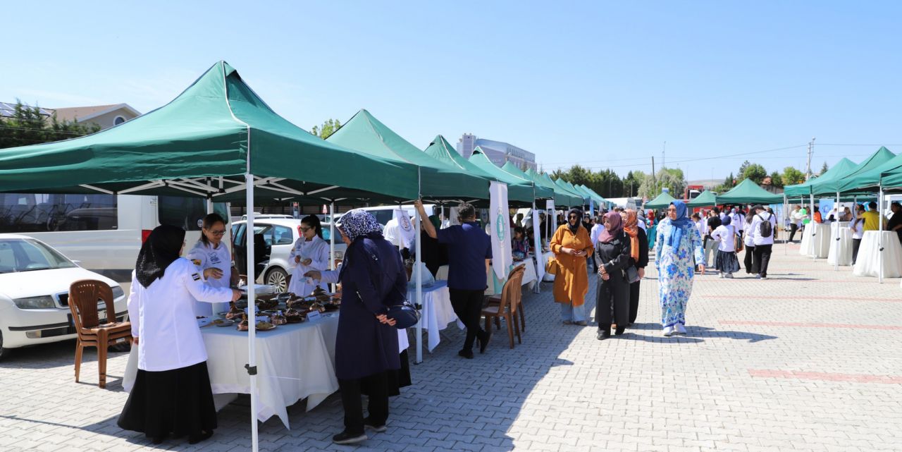 KOMEK Kursiyerleri yemek yarışında zirveye yerleşti