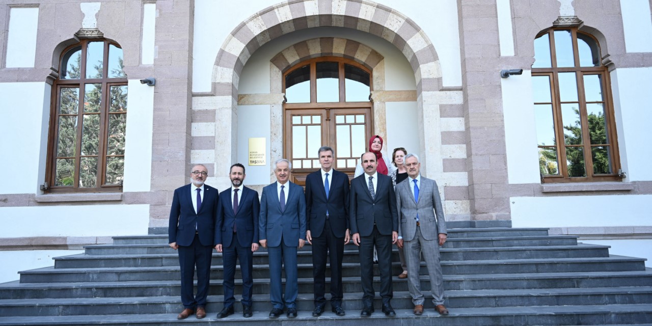Konya'da "Balkanlarda Osmanlı Mirası" konferansı yoğun ilgi gördü
