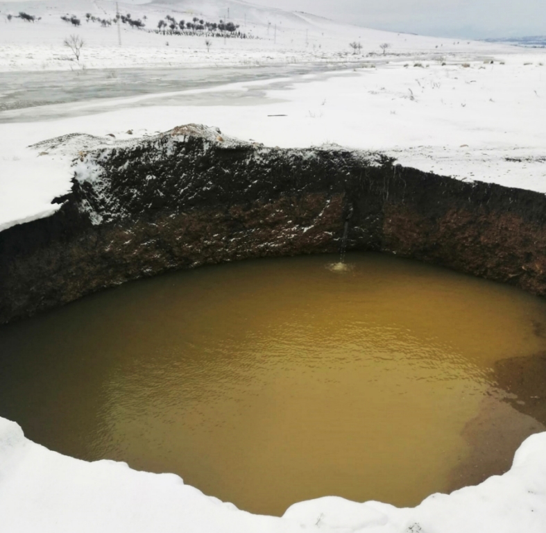 Konar'da iki obruk birden oluştu