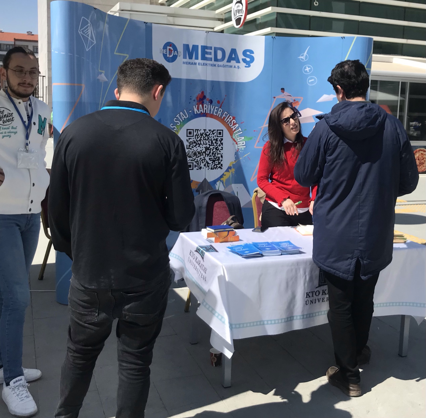 MEDAŞ, PARAŞÜT KARİYER: EZBER BOZAN Z’LER FUARINDA YERİNİ ALDI