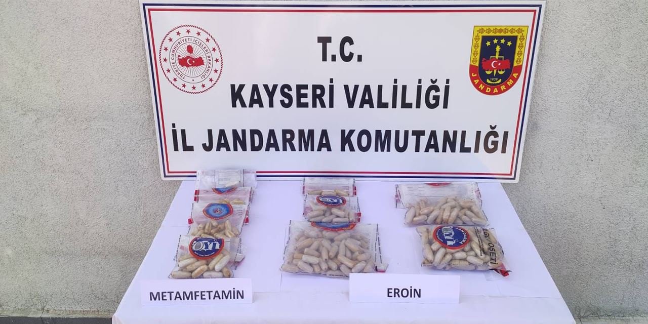 Bağırsaklarında uyuşturucuyla yakalandılar