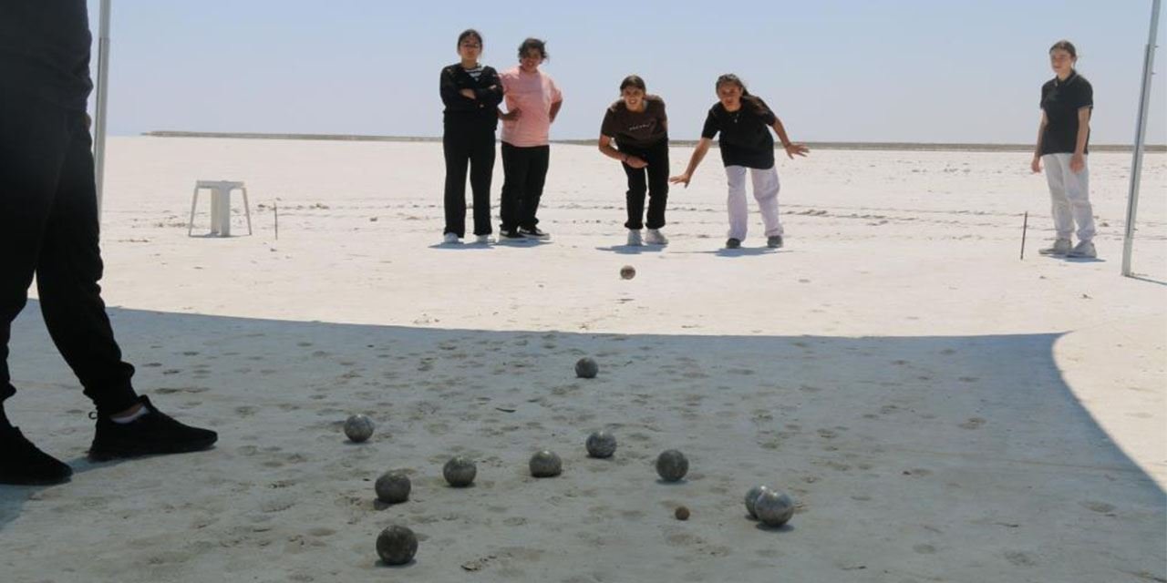 Tuz Gölü’nde öğrencilerin 'Bocce' heyecanı
