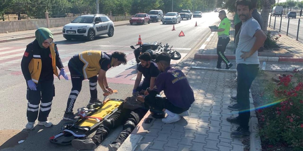 Karaman’da otomobil ile çarpışan motokurye yaralandı