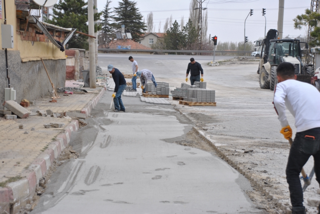 Ladik’te doğalgaz çalışması nedeniyle bozulan yollar onarılıyor