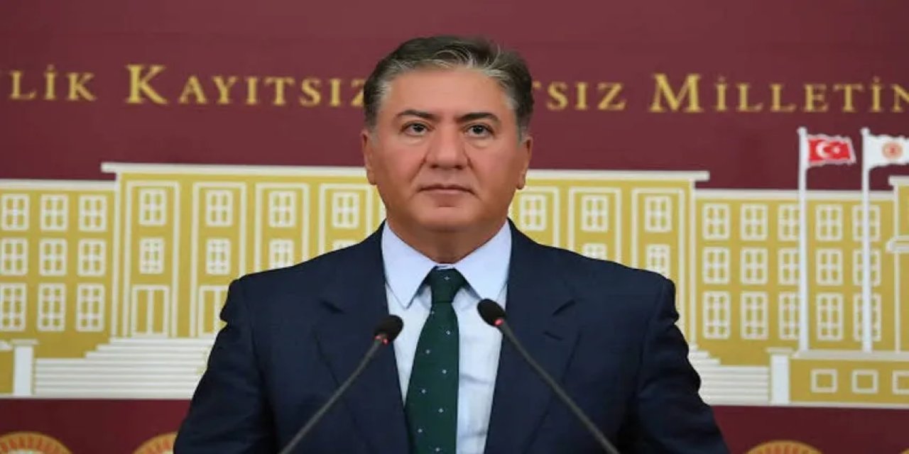 CHP’li Emir kalabalığa seslenirken yere yığıldı