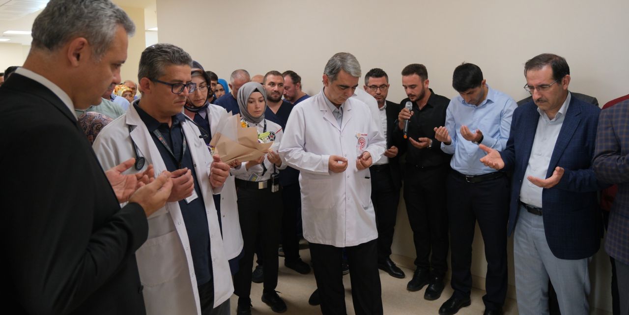 Şehit doktor poliklinik odasında dualarla anıldı