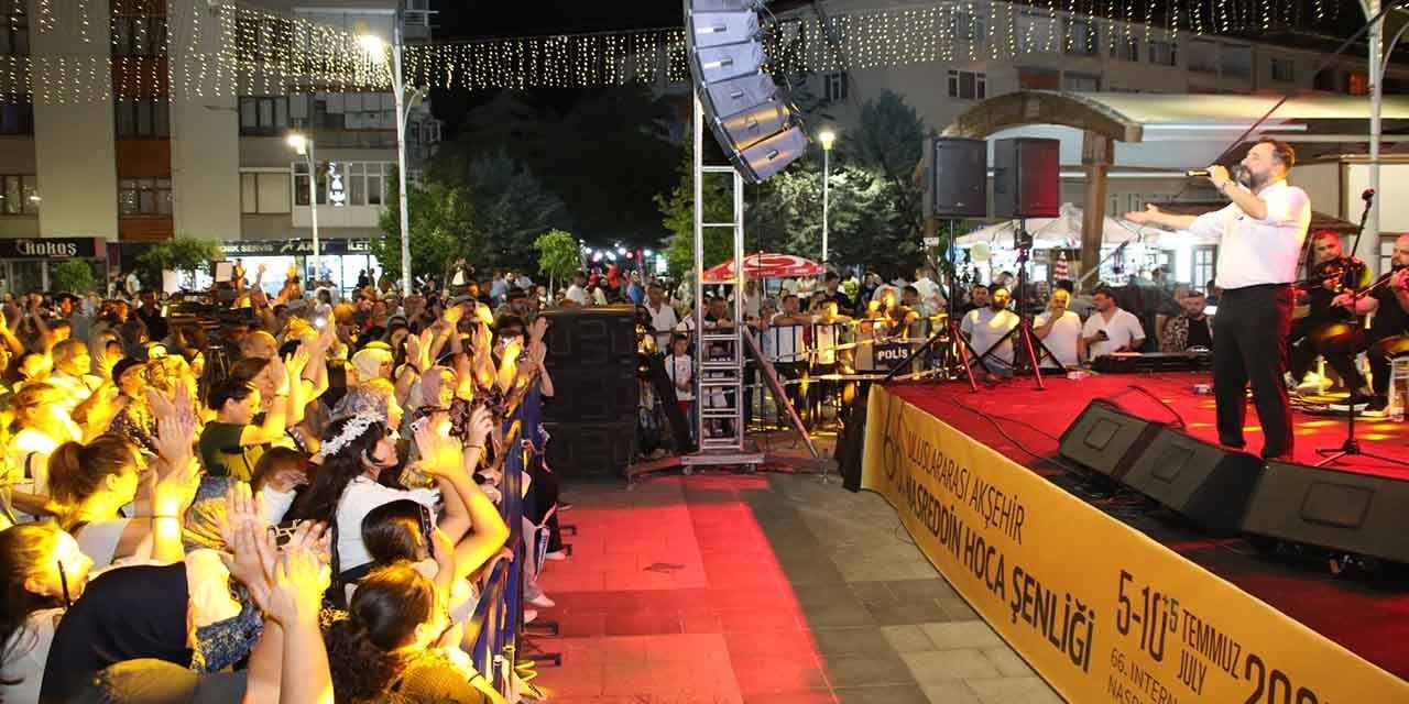 Tolga Kaya rüzgârı Akşehir’i sardı: Cumhuriyet Meydanı’nda müzik ziyafeti