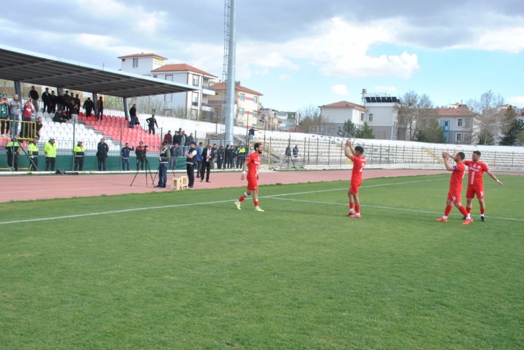 Taraftarlar Kepez’li futbolcuları tribüne çağırdı